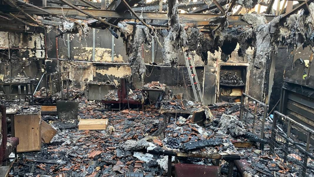 Gece kulübünde çıkan yangın 2 saatte küle çevirdi. Görüntüler Beşiktaş faciası gibi - Resim: 3