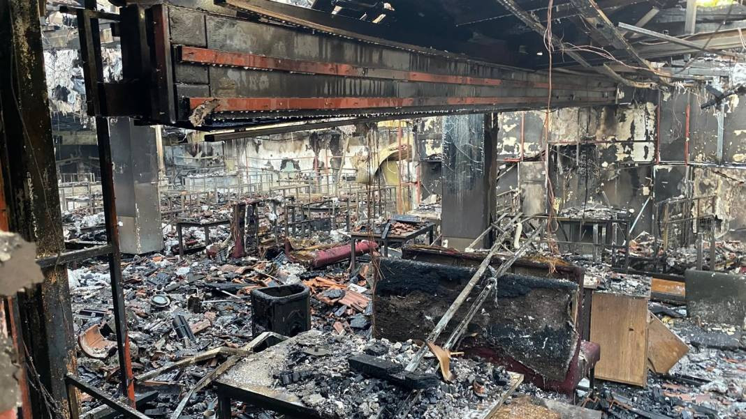 Gece kulübünde çıkan yangın 2 saatte küle çevirdi. Görüntüler Beşiktaş faciası gibi - Resim: 2