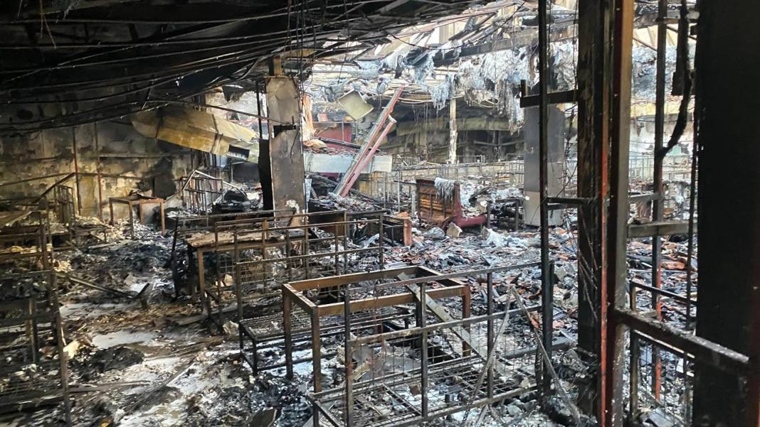 Gece kulübünde çıkan yangın 2 saatte küle çevirdi. Görüntüler Beşiktaş faciası gibi - Resim: 1