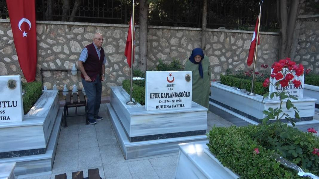 Şehitliklerde buruk bayram - Resim: 7