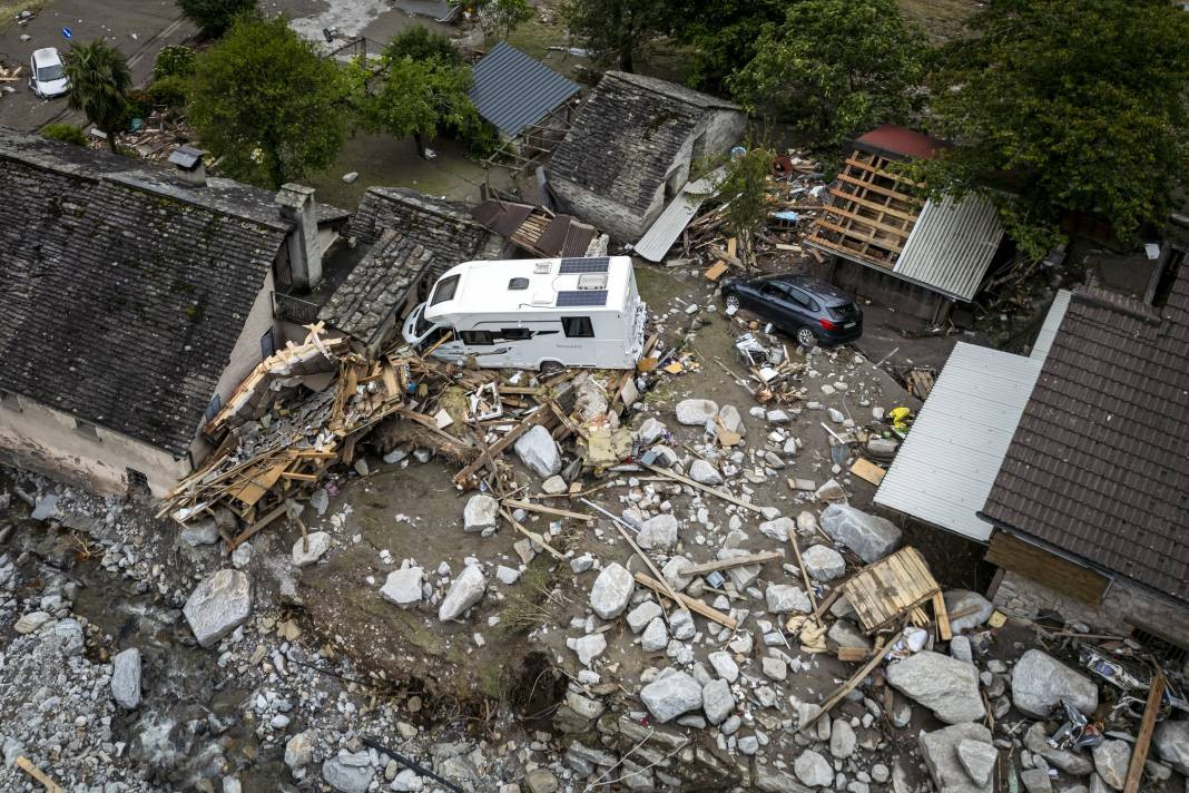 Sel ve toprak kaymasında 1 kişi hayatını kaybetti - Resim: 2