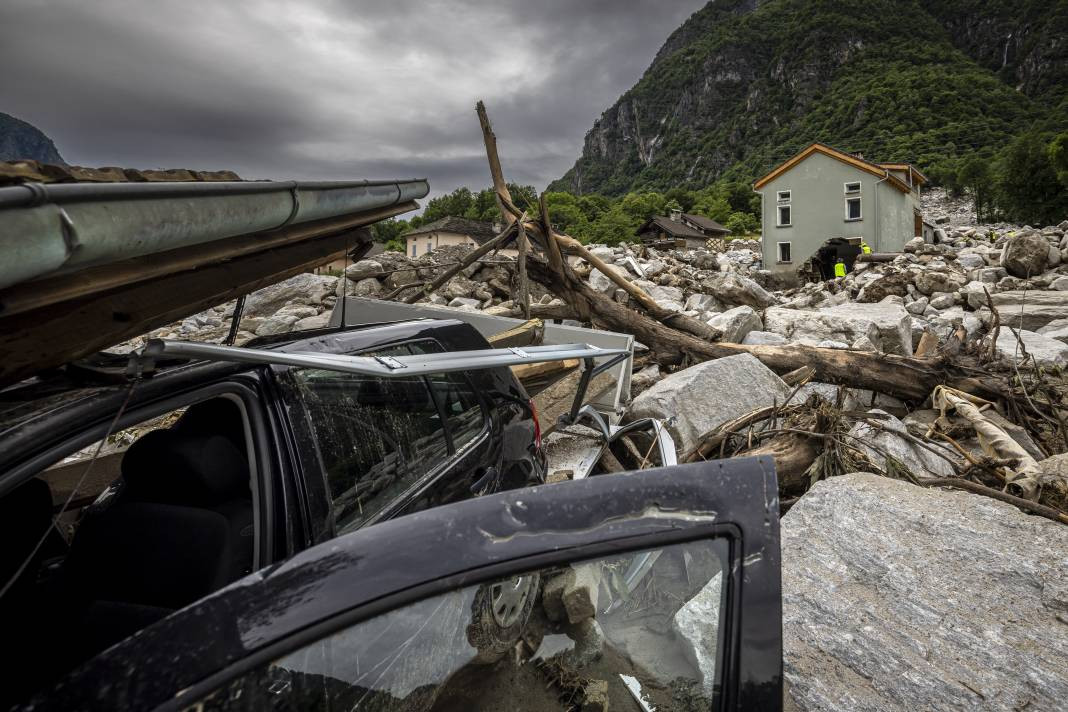 Sel ve toprak kaymasında 1 kişi hayatını kaybetti - Resim: 4