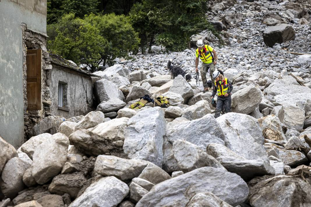 Sel ve toprak kaymasında 1 kişi hayatını kaybetti - Resim: 9