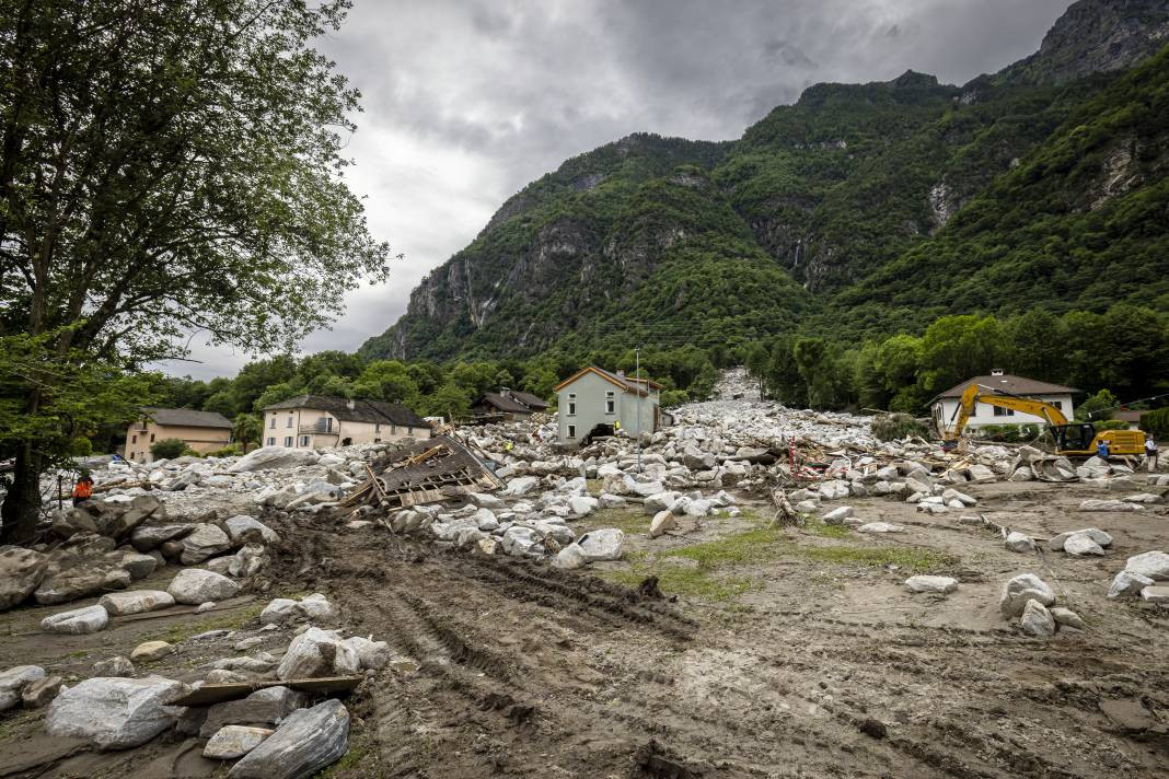 Sel ve toprak kaymasında 1 kişi hayatını kaybetti - Resim: 6