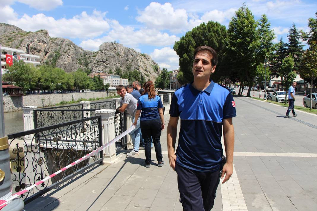 Oltasını kapan nehre akın etti. Zabıta balıkçıları uyardı - Resim: 1