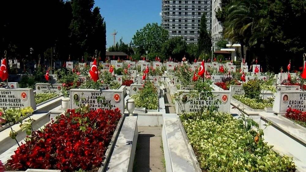 Şehitliklerde buruk bayram - Resim: 5