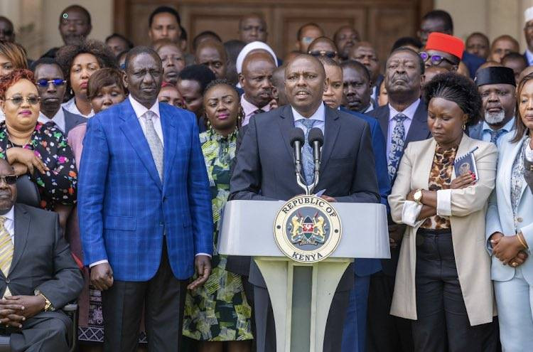 Halk protesto etti. Vergi artışından vazgeçildi - Resim: 10