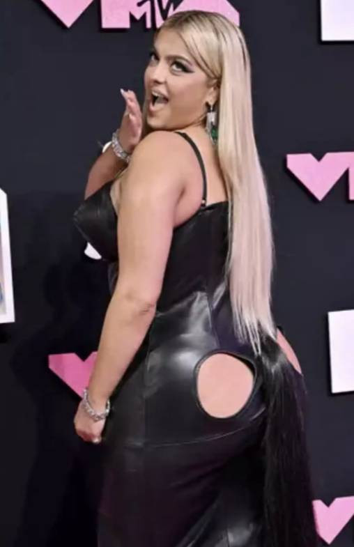 Kırmızı halı için frikiğe çeyrek kala görüntüler. 10 tasarım dikkat çekti - Resim: 8