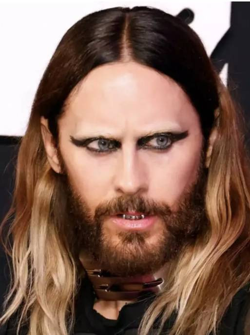 Kırmızı halı için frikiğe çeyrek kala görüntüler. 10 tasarım dikkat çekti - Resim: 9