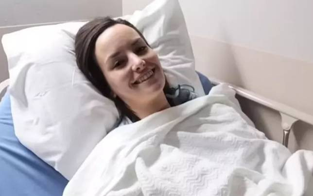 Bir parça tavuk yedi sesini kaybetti. Mangal yaparken dikkat - Resim: 2