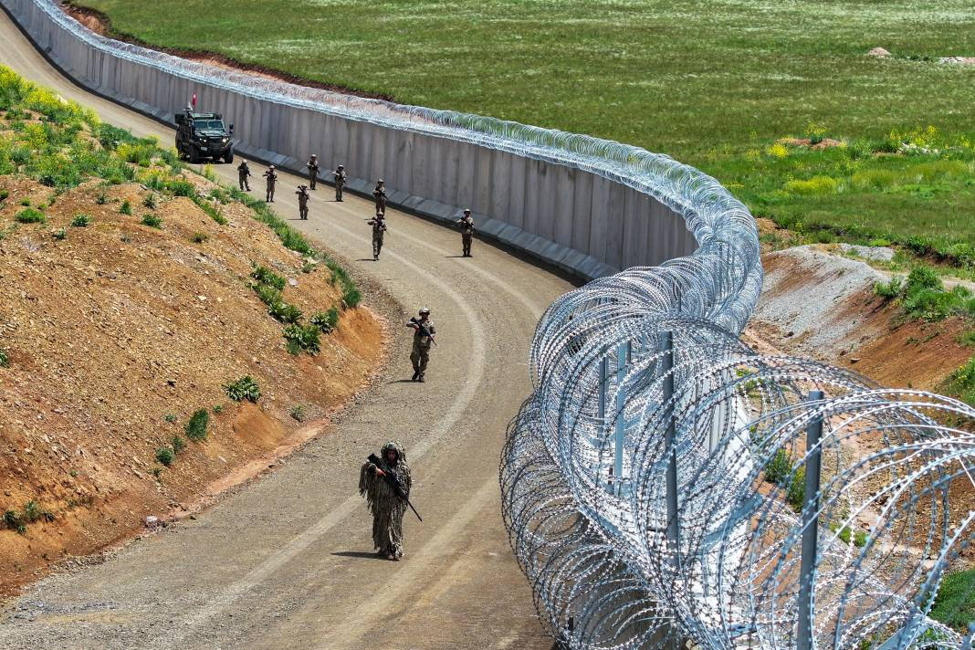 Türk Seddine jiletli teller de çekildi her saniye takipte - Resim: 5