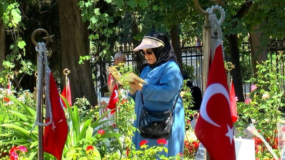 Şehitliklerde buruk bayram - Resim: 3