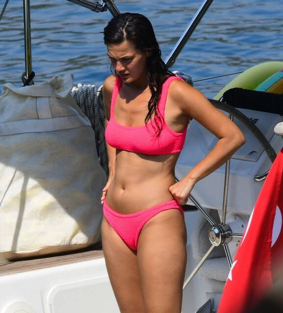 Köpeklerinin yüzmesini kameraya aldı - Resim: 1