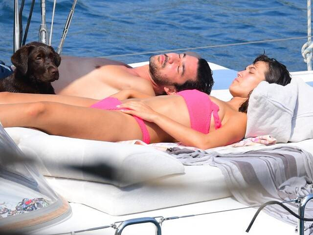 Köpeklerinin yüzmesini kameraya aldı - Resim: 13