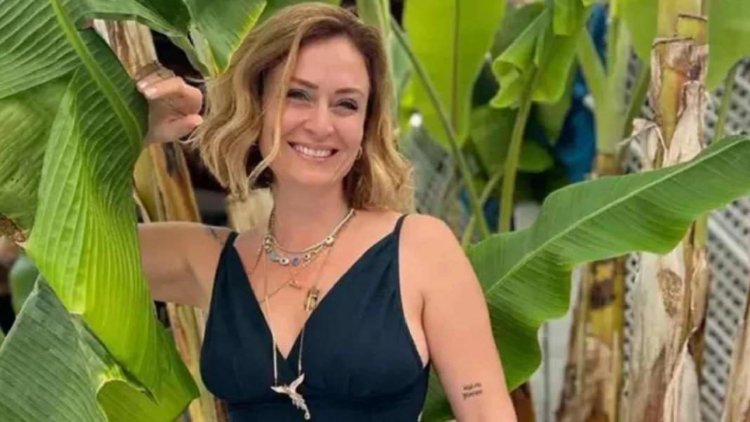 Ceyda Düvenci'nin mayolu pozları olay oldu - Resim: 10