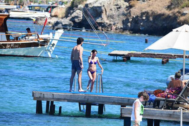 Hande Ataizi’den bikini şovu. Sezonu açtı - Resim: 7