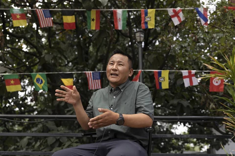 Dünyanın çatısını çöpler sardı. Everest'teki 50 ton çöp toplanılmya çalışılıyor - Resim: 6