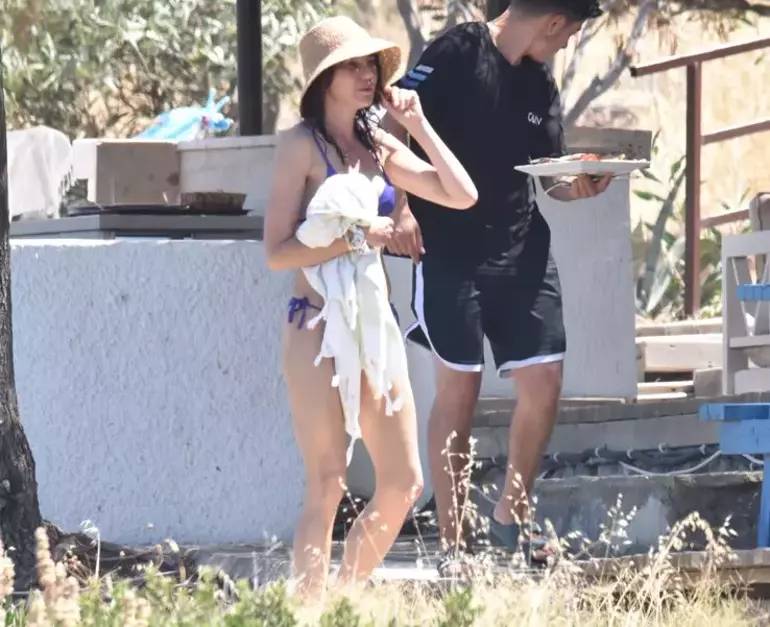 Hande Ataizi’den bikini şovu. Sezonu açtı - Resim: 1