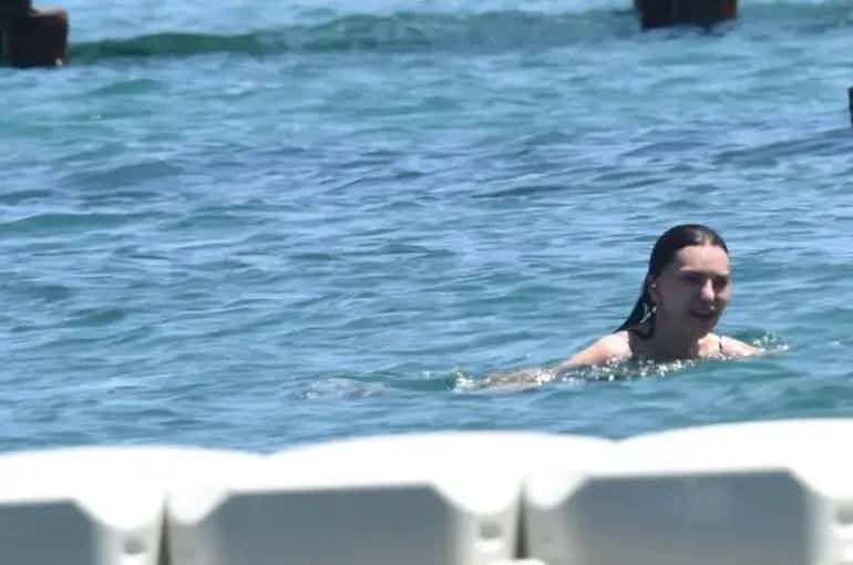 Hande Ataizi’den bikini şovu. Sezonu açtı - Resim: 2