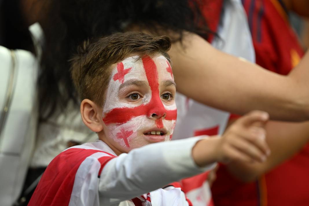 Futbolcular sahada taraftarlar tribünde yarıştı - Resim: 21