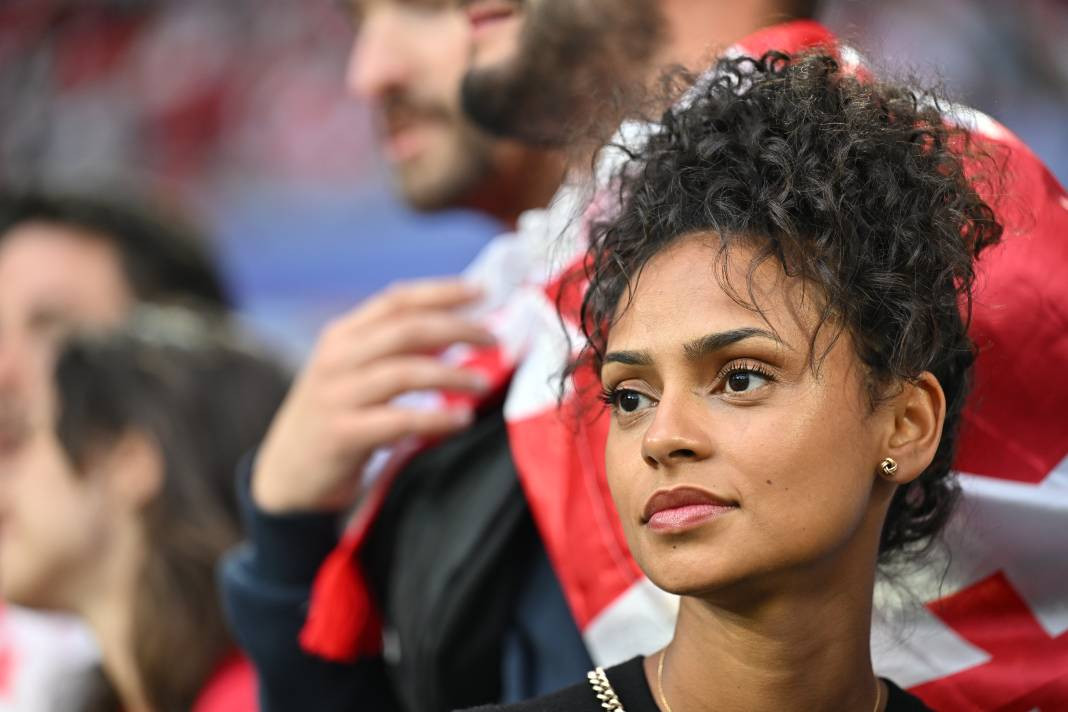 Futbolcular sahada taraftarlar tribünde yarıştı - Resim: 17