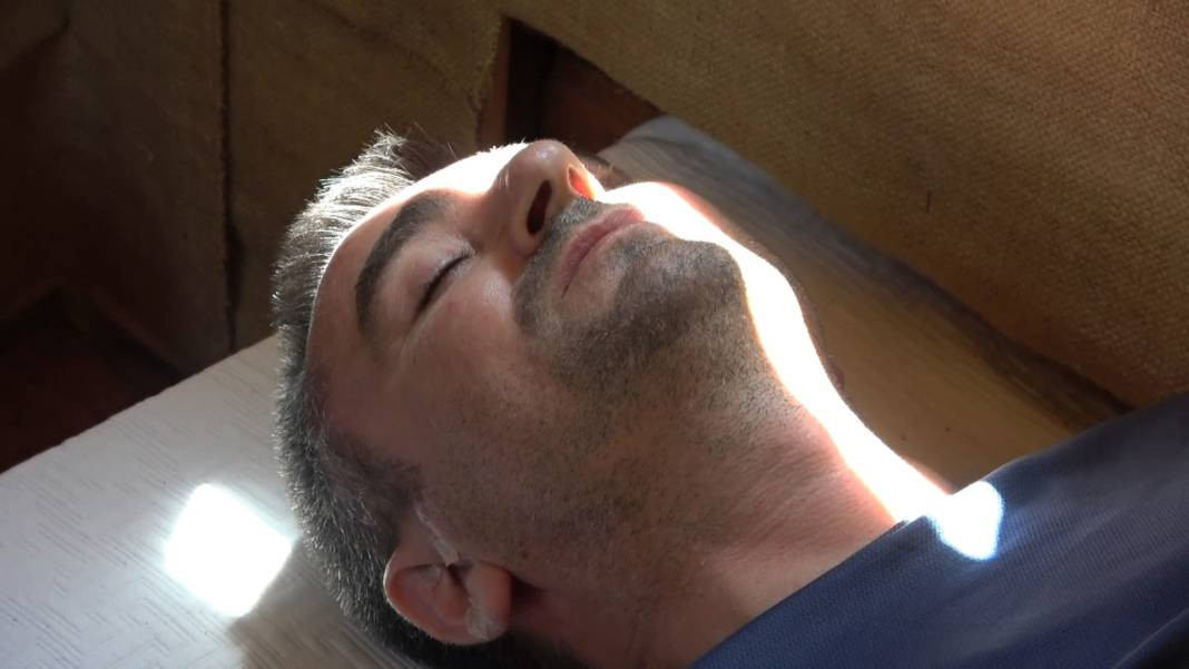 Üzerine yatan dinç kalkıyor. Turistler akın ediyor - Resim: 10