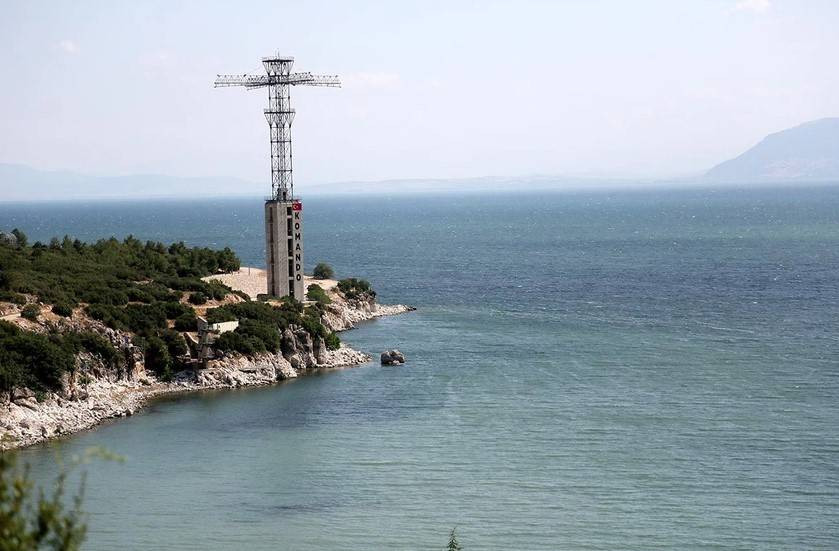 Yok oluşun fotoğrafı. Su kaydırağı ortada kaldı - Resim: 8