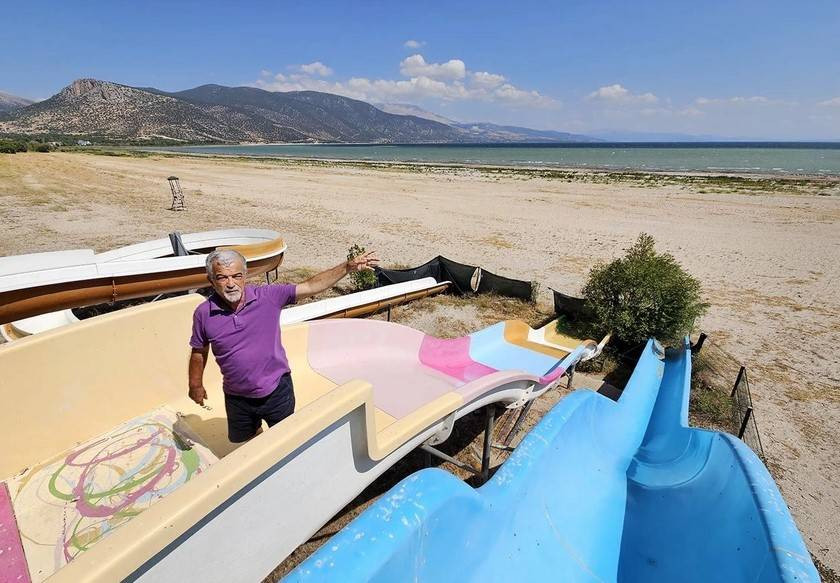 Yok oluşun fotoğrafı. Su kaydırağı ortada kaldı - Resim: 1