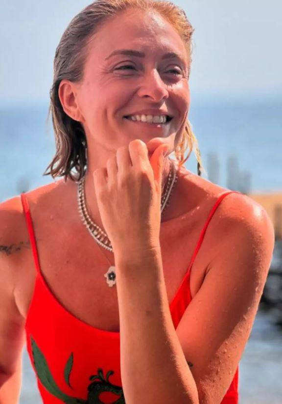 Ceyda Düvenci'nin mayolu pozları olay oldu - Resim: 5