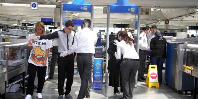 Elle aramayı kabul etmeyen yolcular havaalanına alınmayacak - Resim: 1