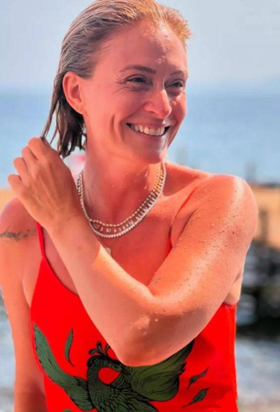 Ceyda Düvenci'nin mayolu pozları olay oldu - Resim: 4