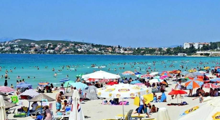 Sinek avlayan turizm esnafı çareyi böyle buldu. Tatilcileri soyulacak soğan görüyorlardı - Resim: 1