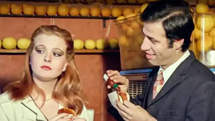 İyi Aile Çocuğu'ndaki Kemal Sunal’ın güzel sevgilisi bakın kim çıktı! - Resim: 6