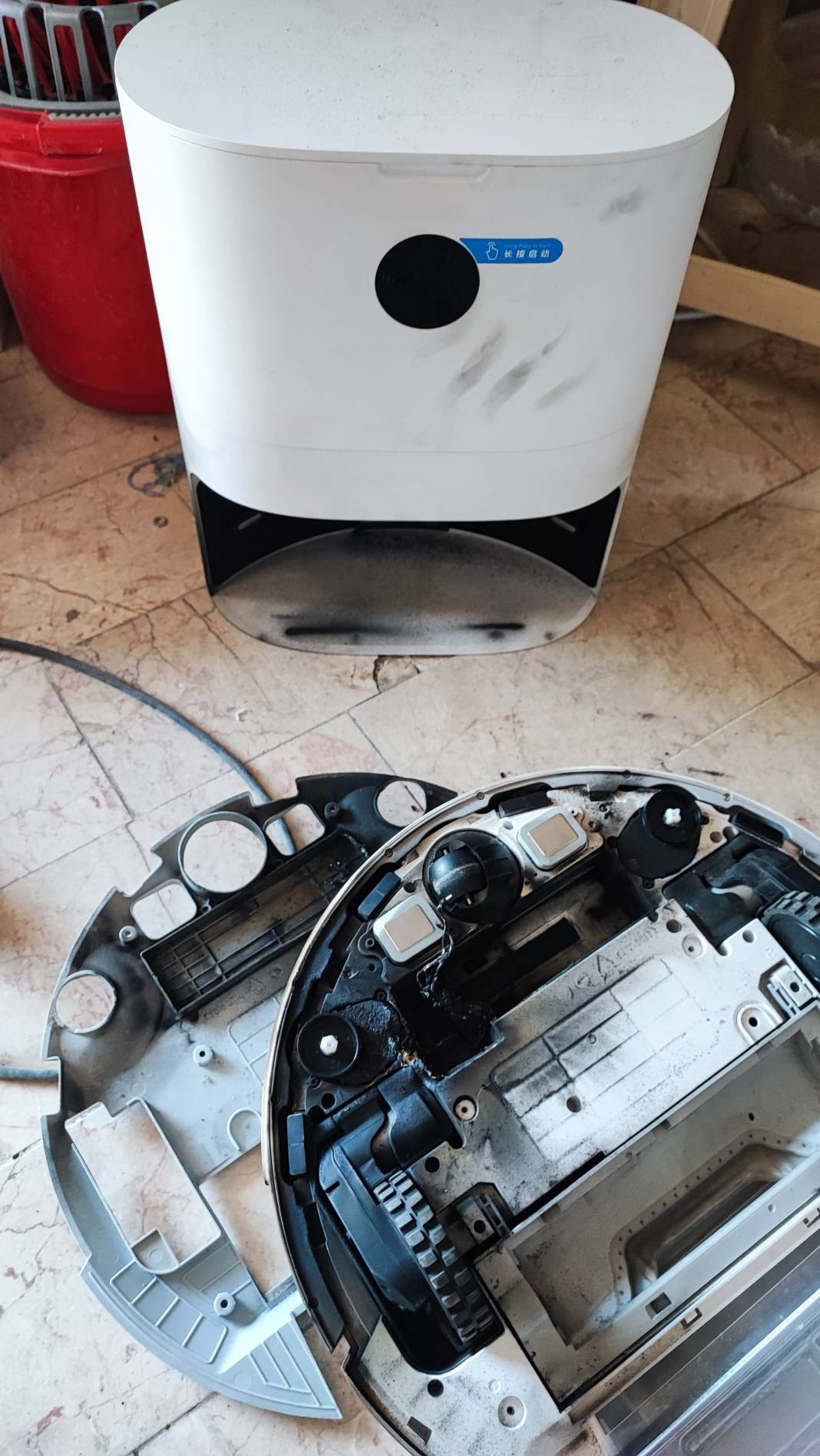 Şarjdaki robot süpürge bomba gibi patladı - Resim: 5