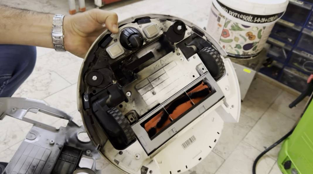 Şarjdaki robot süpürge bomba gibi patladı - Resim: 4