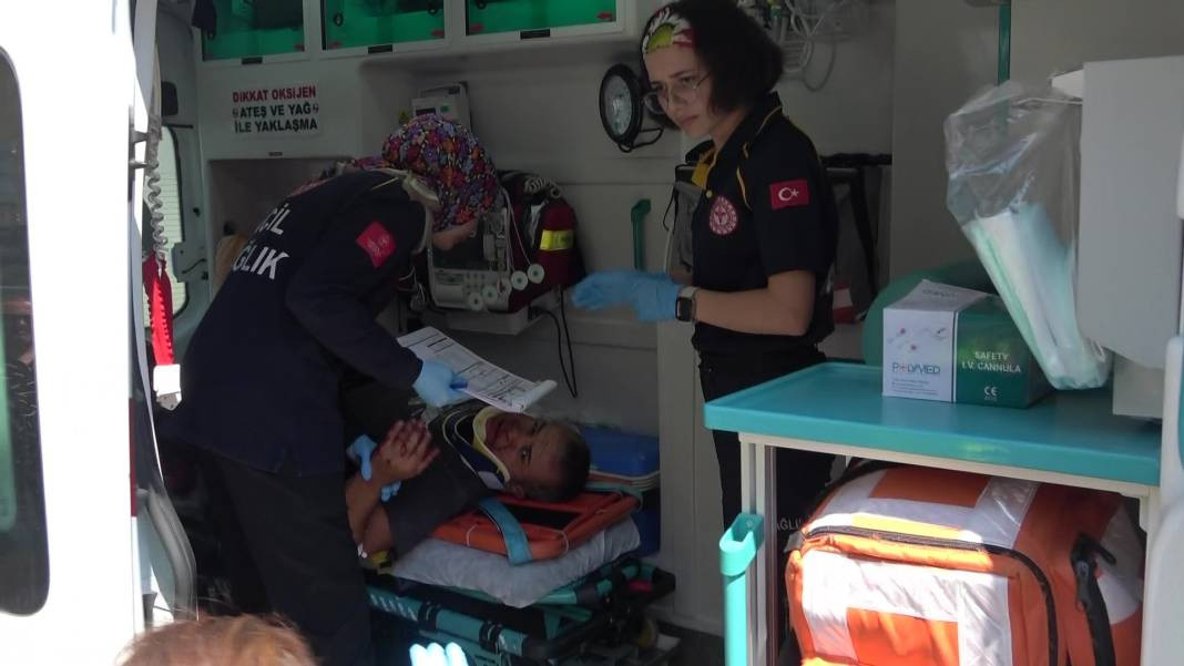 Antalya'da motosiklet yayaya çarptı. O anlar güvenlik kamerasında - Resim: 4