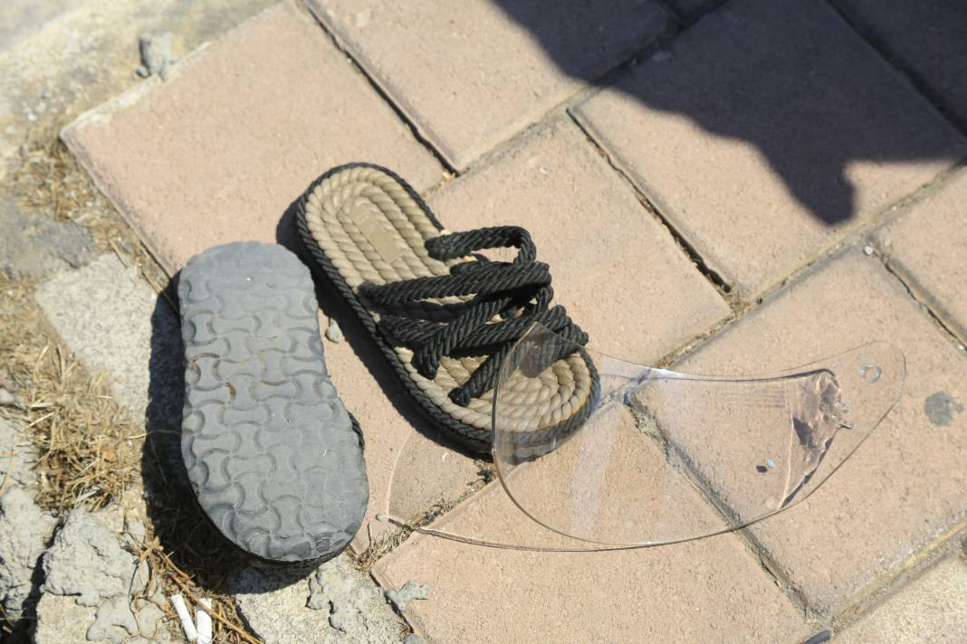 Antalya'da motosiklet yayaya çarptı. O anlar güvenlik kamerasında - Resim: 1