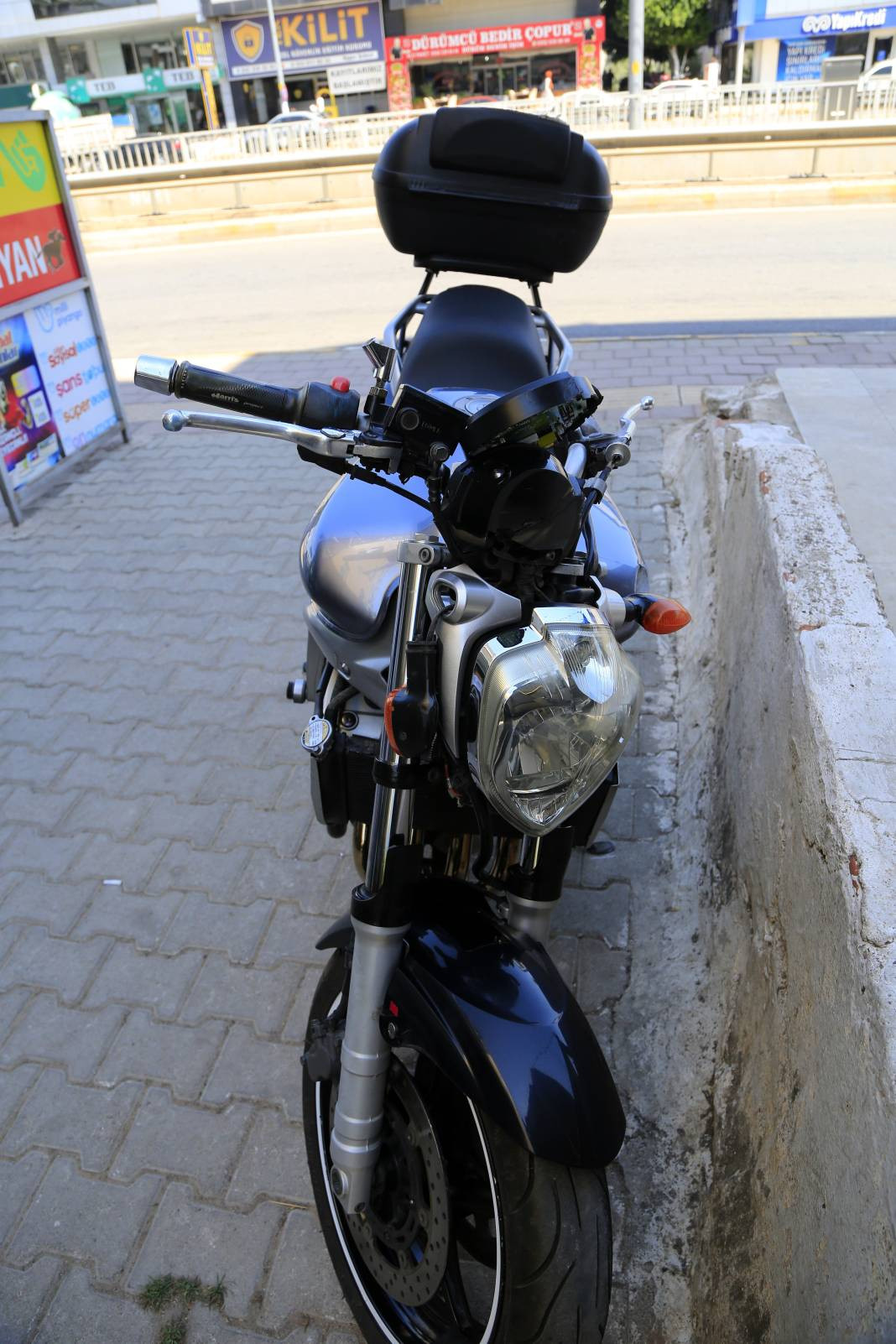 Antalya'da motosiklet yayaya çarptı. O anlar güvenlik kamerasında - Resim: 2