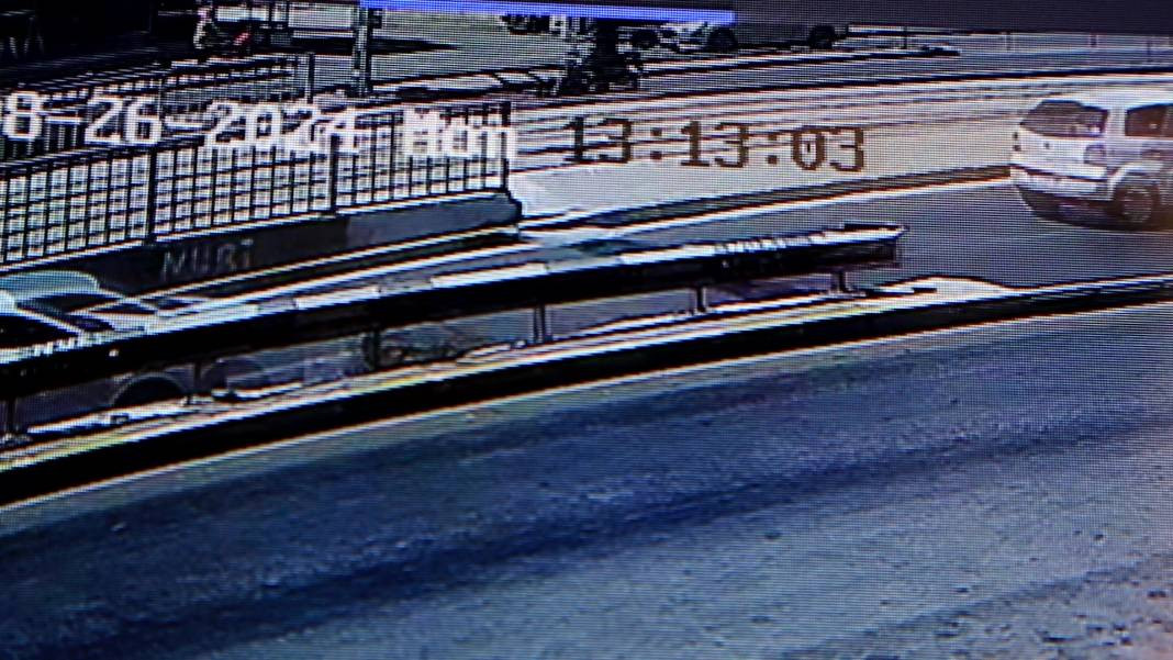 Antalya'da motosiklet yayaya çarptı. O anlar güvenlik kamerasında - Resim: 5