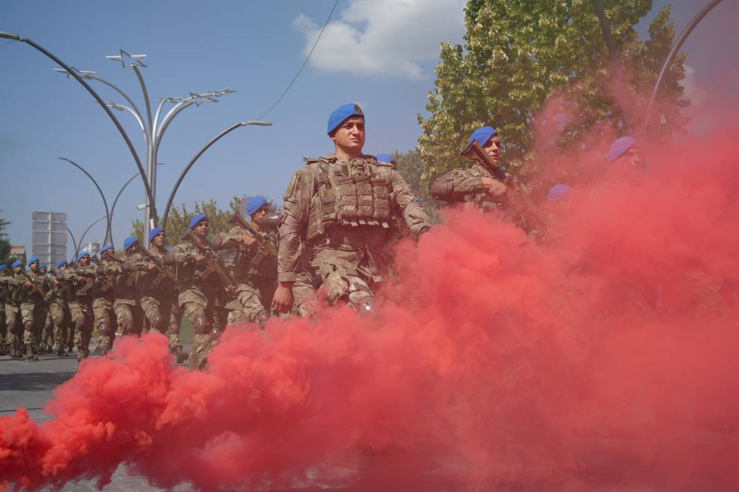 Bolu'da komandolar ayak sesleri ve marşlarla caddeyi inletti - Resim: 3