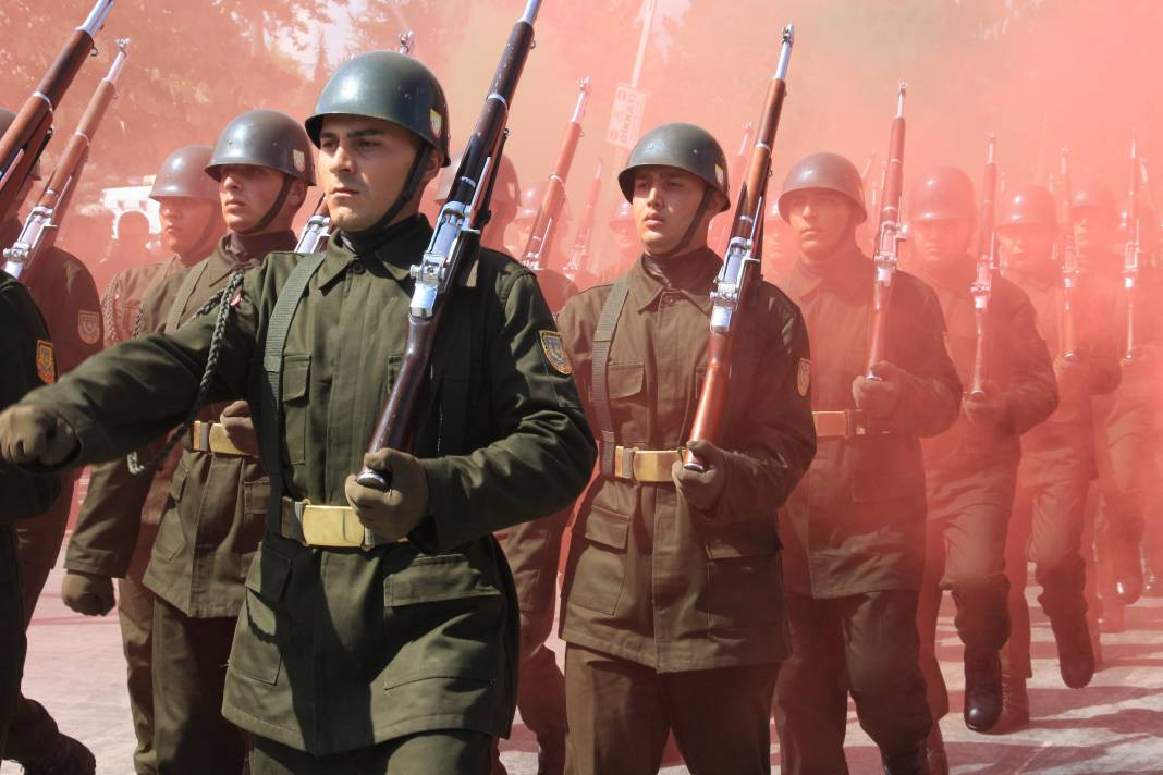 Bolu'da komandolar ayak sesleri ve marşlarla caddeyi inletti - Resim: 12