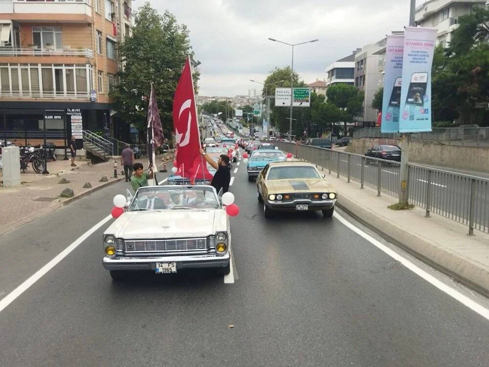 Kadıköy'de klasik otomobillerden 30 Ağustos konvoyu - Resim: 2