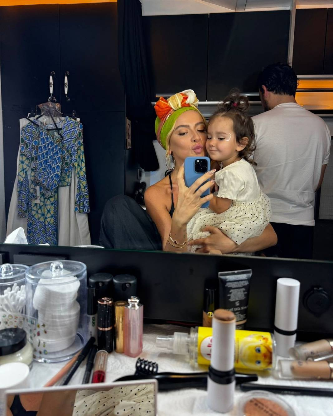 Hadise kamera arkasından olay pozları paylaştı - Resim: 15