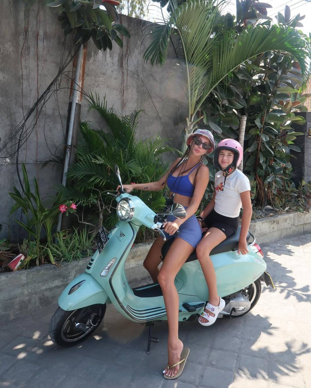 Şeyma Subaşı şelaleye karşı sere serpe uzandı. Bomba pozlar beğeni butonunu çökertti - Resim: 10