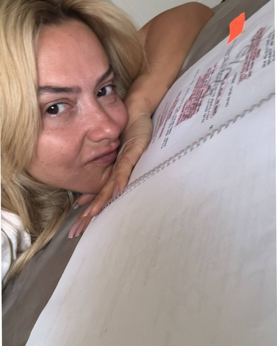 Hadise kamera arkasından olay pozları paylaştı - Resim: 12