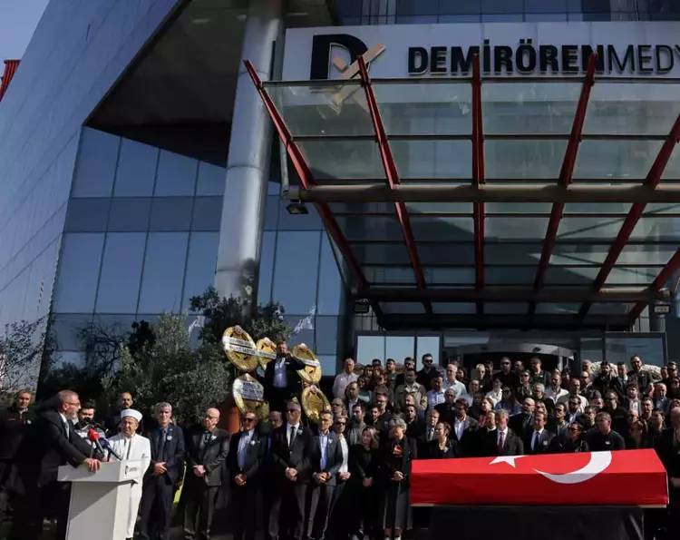 Son yolculuğuna uğurlanıyor! Usta gazeteci Güneri Cıvaoğlu'na veda töreni - Resim: 4