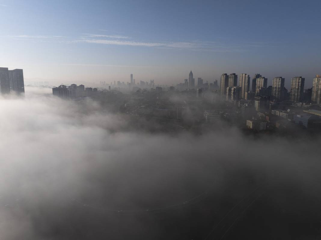 İstanbul'u sis bastı gökdelenler bulutların üstüne çıktı - Resim: 7