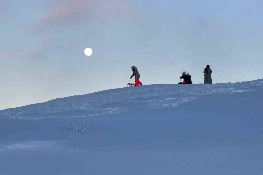 Kartpostalları aratmayan görüntüler... Kar kalınlığı 1 metreyi aştı! Tatilciler o bölgeye akın etti - Resim: 12