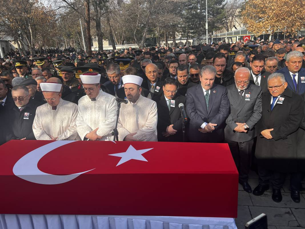 Kayseri şehidine ağladı! Tuğgeneral İsa Baydilli'ye son veda - Resim: 3