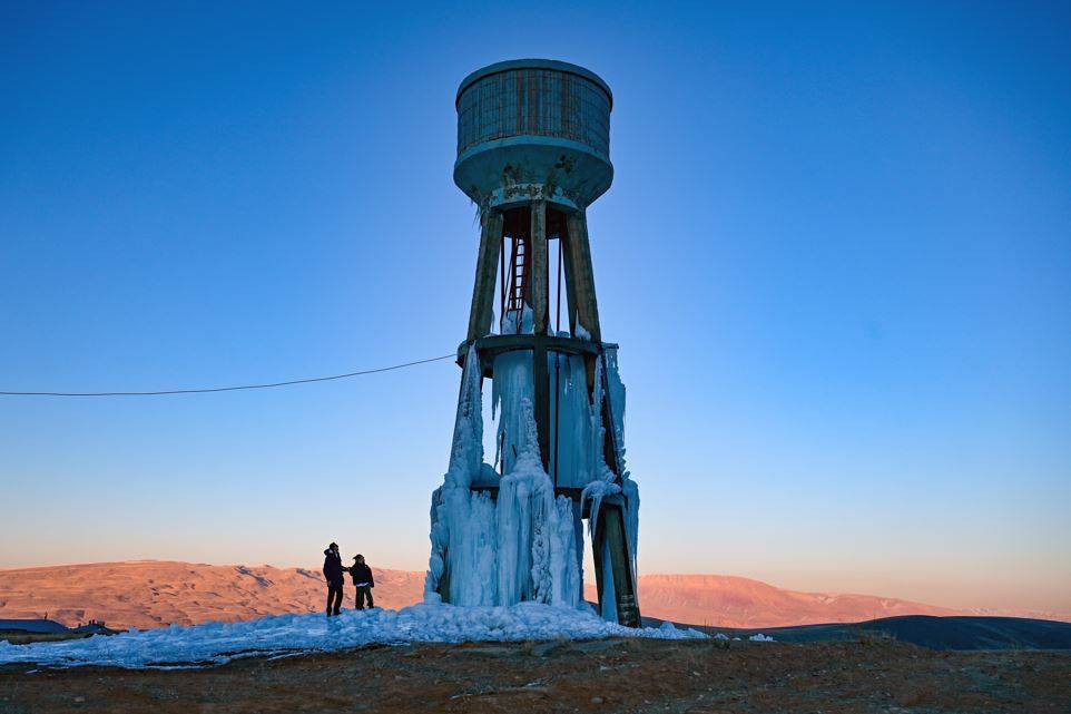 Su deposu buz kulesine döndü. Dondurucu soğuk esir aldı - Resim: 1